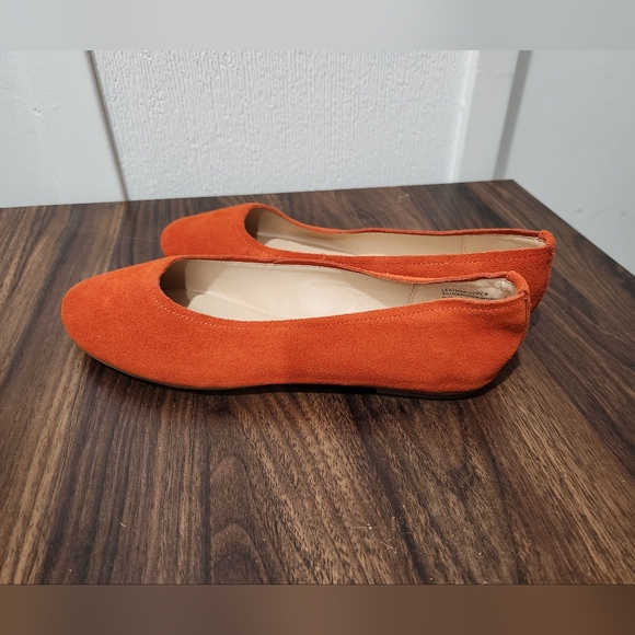 Violet & Red Windsor Flats - Picture 3 of 7